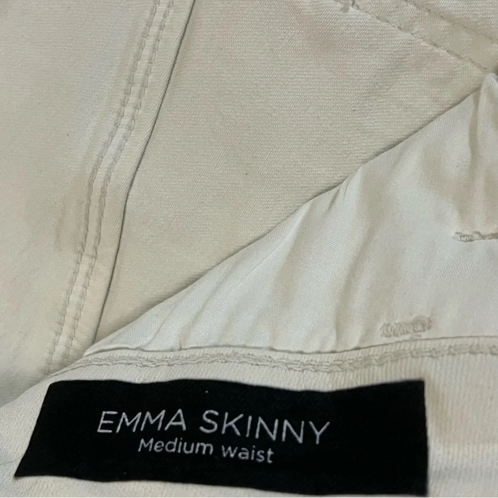 NWT Brokenbow Emma Mid Rise AI Rush Jeans Krystal White 28 Moto Ankle